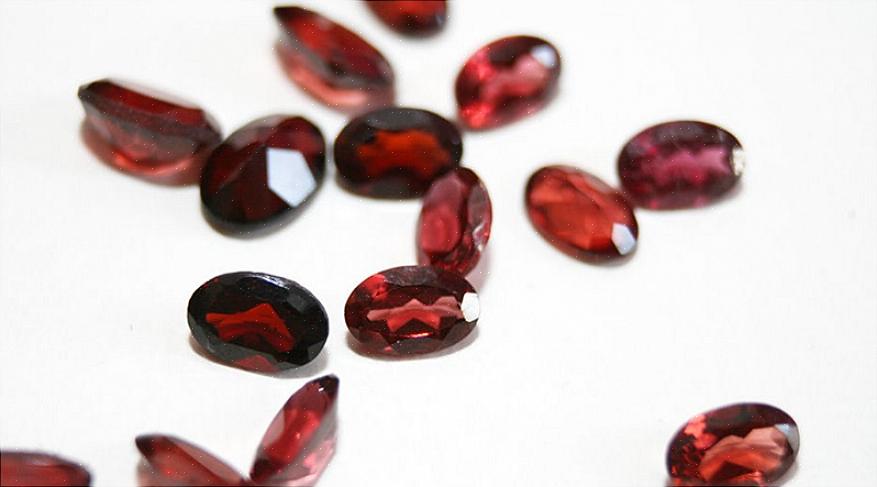 Το όνομα Garnet προέρχεται από το Λατινικό Granatum για το ρόδι