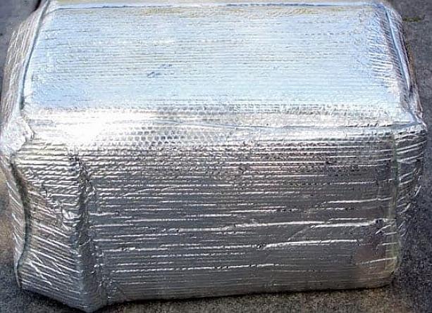 Γιατί ανασταλεί έντονα ένα λαμπερό Bubble Wrap στο κέντρο του όταν μπορείτε να το γεμίσετε με πολύ πιο